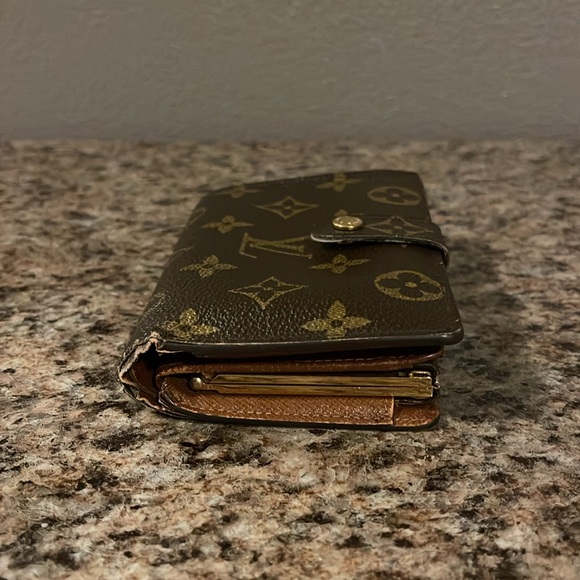 Authentic LV Wallet - Picture 6 of 11